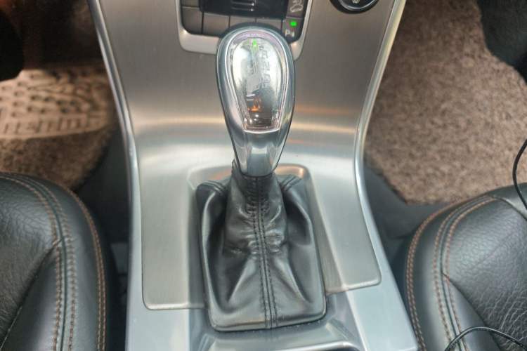 Used Volvo XC60 2013 T6 AWD Comfort Edition Gear Lever
