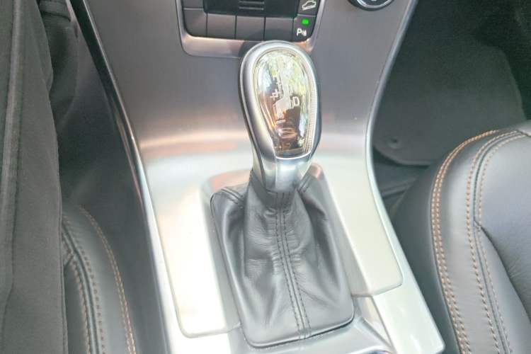 Used Volvo XC60 2013 T6 AWD Comfort Edition Gear Lever