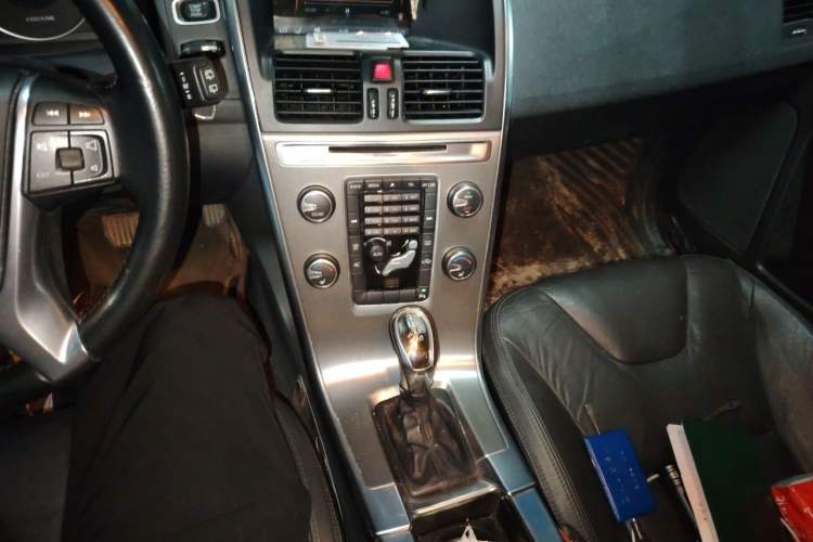 Used Volvo XC60 2013 T5 Comfort Edition Gear Lever