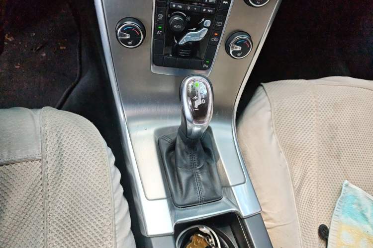 Used Volvo XC60 2013 T5 Comfort Edition Gear Lever