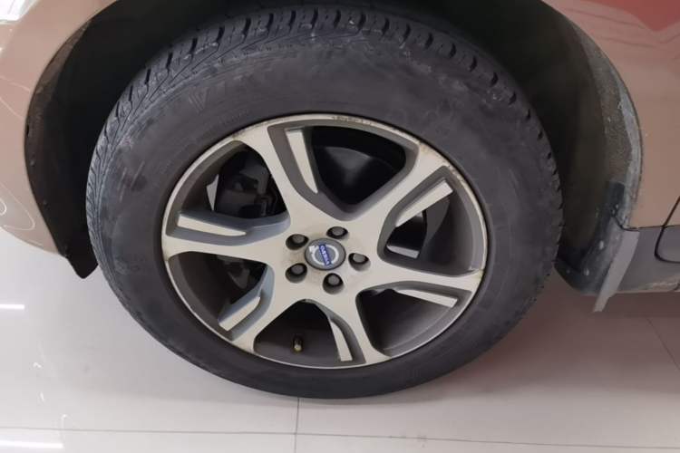 Used Volvo XC60 2013 T5 Smart Edition Left Front Wheel Hub