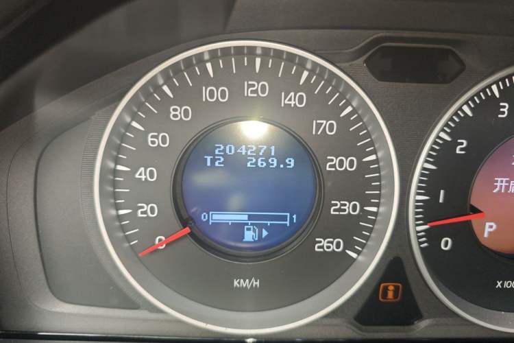 Used Volvo XC60 2013 T6 AWD Comfort Edition Odometer Close Up