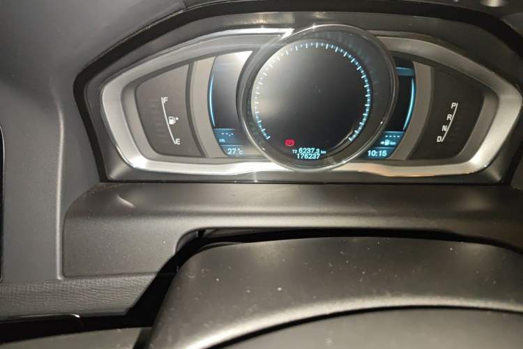 Used Volvo XC60 2013 T5 Prestige Edition Odometer Close Up