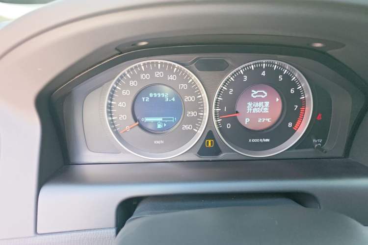 Used Volvo XC60 2013 T6 AWD Comfort Edition Odometer Close Up