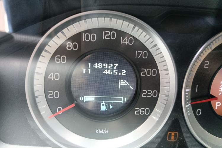 Used Volvo XC60 2013 T6 AWD Comfort Edition Odometer Close Up