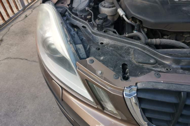 Used Volvo XC60 2013 T5 Comfort Edition Right Front Headlight