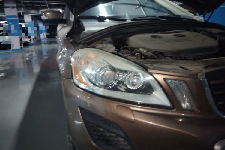 Used Volvo XC60 2013 T5 Comfort Edition Right Front Headlight