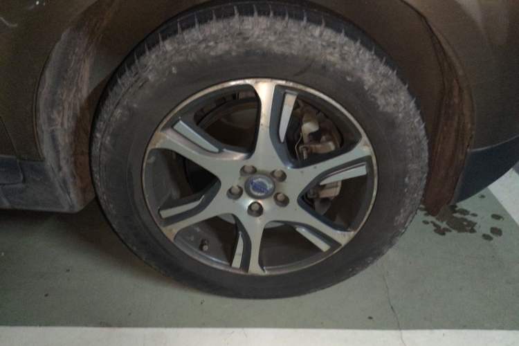Used Volvo XC60 2013 T5 Comfort Edition Right Front Wheel Hub