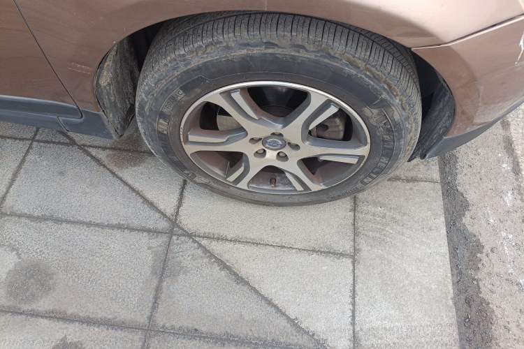 Used Volvo XC60 2013 T5 Comfort Edition Right Front Wheel Hub