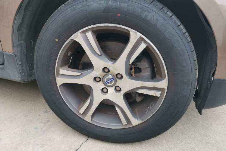 Used Volvo XC60 2013 T5 Comfort Edition Right Front Wheel Hub