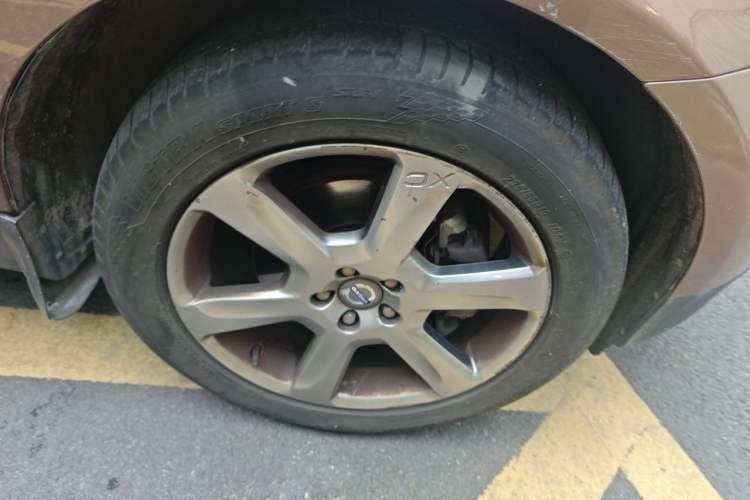 Used Volvo XC60 2013 T6 AWD Comfort Edition Right Front Wheel Hub