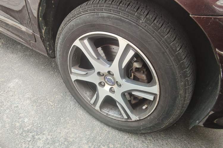 Used Volvo XC60 2013 T5 Zhiya Edition Right Front Wheel Hub