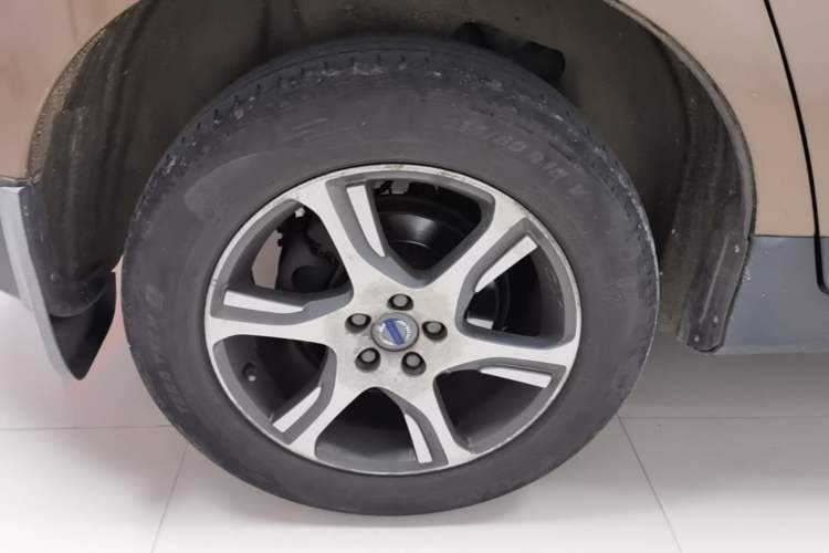 Used Volvo XC60 2013 T5 Smart Edition Right Rear Wheel Hub