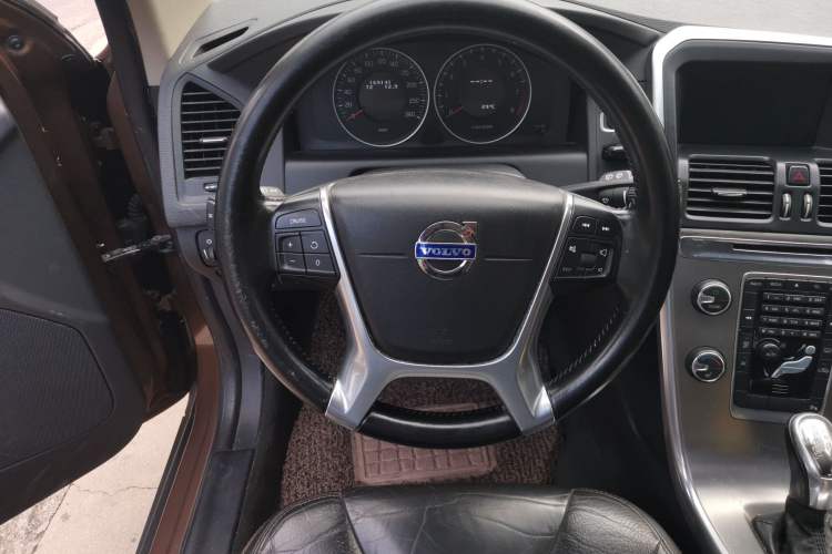 Used Volvo XC60 2013 T5 Comfort Edition Steering Wheel