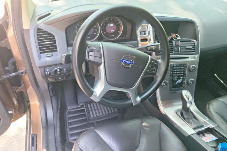 Used Volvo XC60 2013 T6 AWD Comfort Edition Steering Wheel