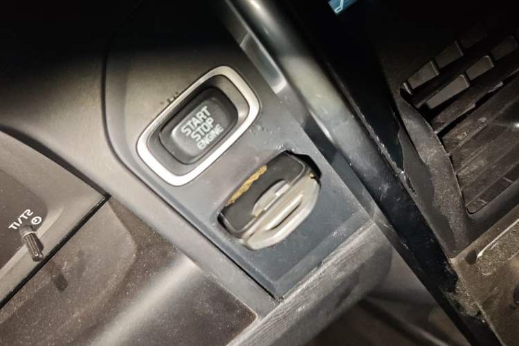 Used Volvo XC60 2013 T5 Comfort Edition Vehicle Key