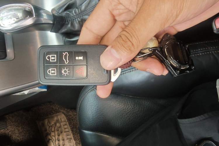 Used Volvo XC60 2013 T6 AWD Comfort Edition Vehicle Key