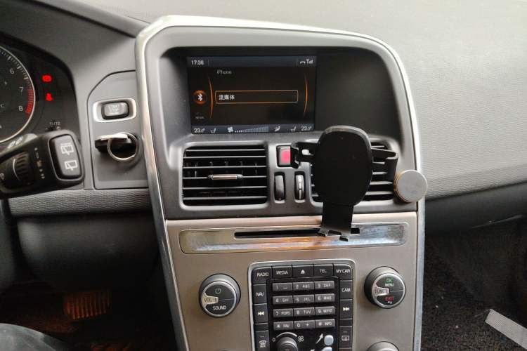 Used Volvo XC60 2013 T6 AWD Comfort Edition Audio And AC Panel