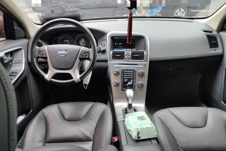 Used Volvo XC60 2013 T5 Comfort Edition Center Console