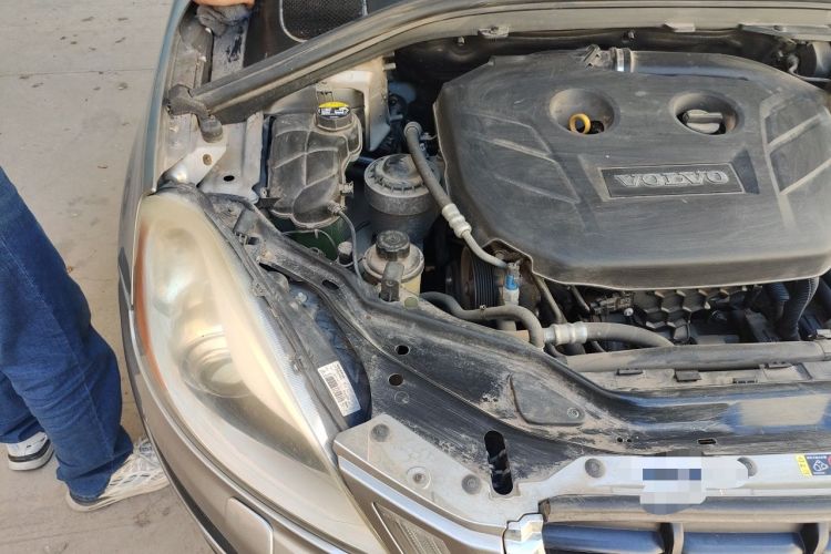 Used Volvo XC60 2013 T5 Comfort Edition Engine Bay Right