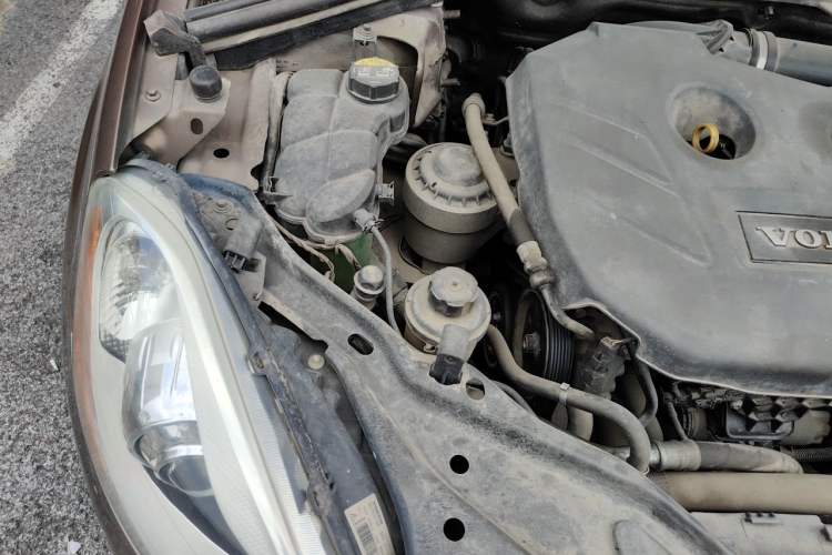 Used Volvo XC60 2013 T5 Comfort Edition Engine Bay Right