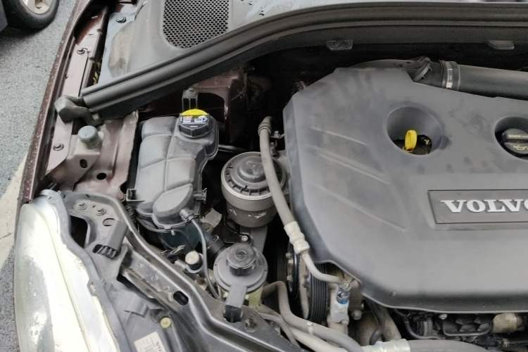 Used Volvo XC60 2013 T5 Comfort Edition Engine Bay Right