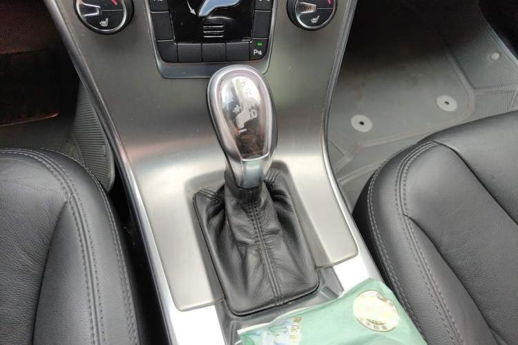 Used Volvo XC60 2013 T5 Comfort Edition Gear Lever