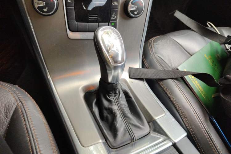 Used Volvo XC60 2013 T6 AWD Comfort Edition Gear Lever