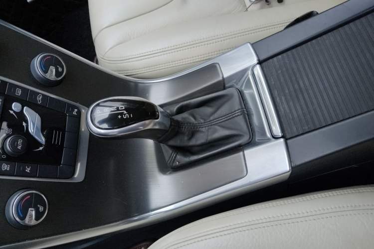 Used Volvo XC60 2013 T5 Comfort Edition Gear Lever
