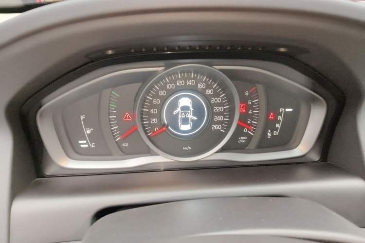 Used Volvo XC60 2013 T5 Comfort Edition Instrument Cluster