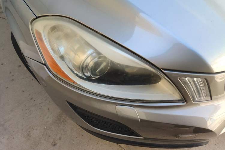 Used Volvo XC60 2013 T5 Comfort Edition Right Front Headlight