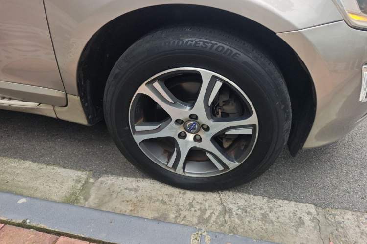 Used Volvo XC60 2013 T5 Zhiya Edition Right Front Wheel Hub