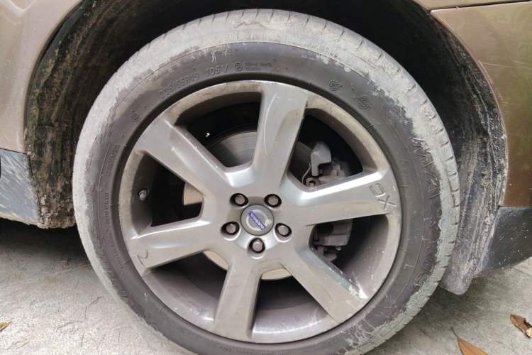 Used Volvo XC60 2013 T6 AWD Comfort Edition Right Front Wheel Hub