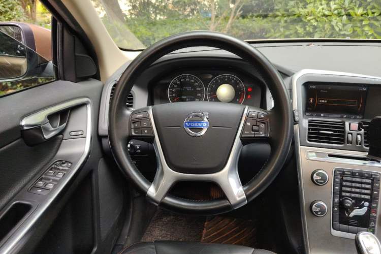 Used Volvo XC60 2013 T6 AWD Comfort Edition Steering Wheel