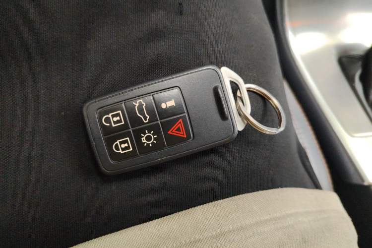 Used Volvo XC60 2013 T6 AWD Comfort Edition Vehicle Key
