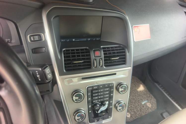 Used Volvo XC60 2013 T5 Zhiya Edition Audio And AC Panel