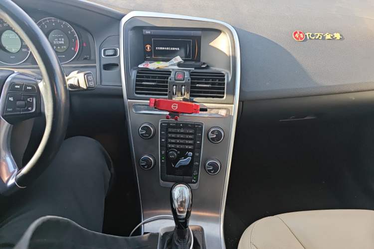 Used Volvo XC60 2013 T6 AWD Comfort Edition Audio And AC Panel
