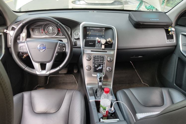 Used Volvo XC60 2013 T5 Zhiya Edition Center Console