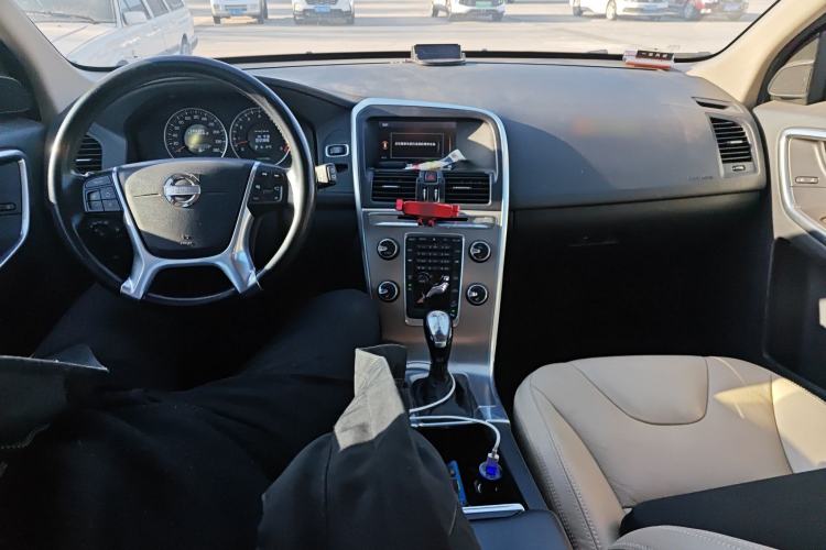 Used Volvo XC60 2013 T6 AWD Comfort Edition Center Console