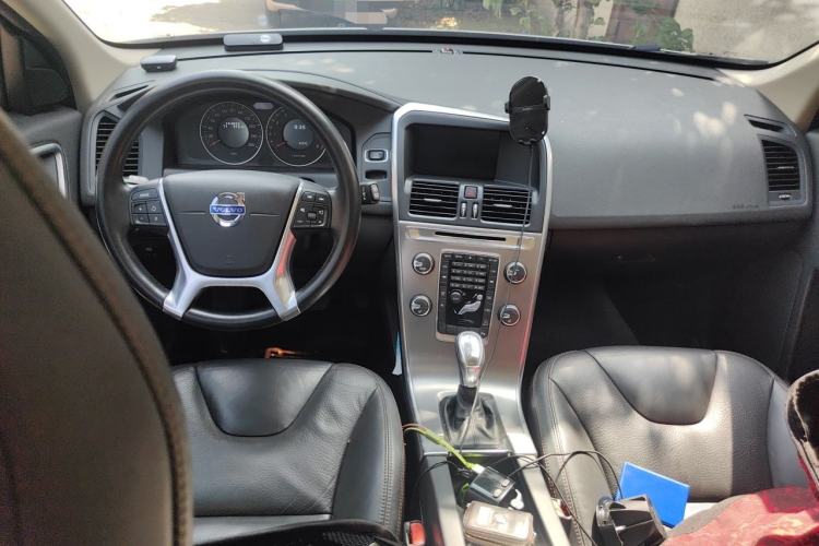 Used Volvo XC60 2013 T6 AWD Comfort Edition Center Console
