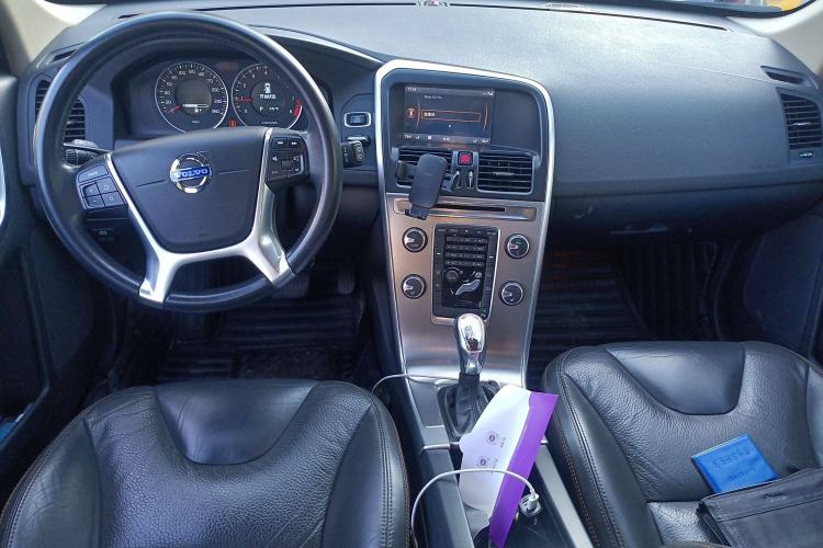 Used Volvo XC60 2013 T5 Comfort Edition Center Console