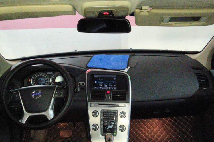 Used Volvo XC60 2013 T6 AWD Comfort Edition Center Console