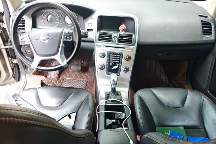 Used Volvo XC60 2013 T5 Comfort Edition Center Console