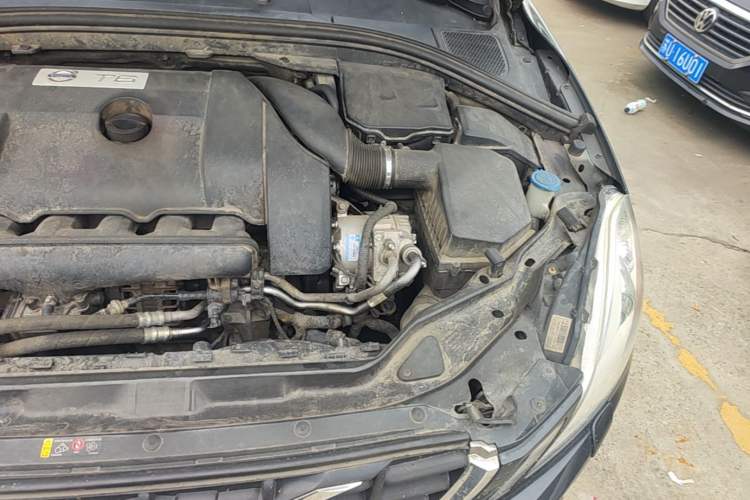 Used Volvo XC60 2013 T6 AWD Comfort Edition Engine Bay Left