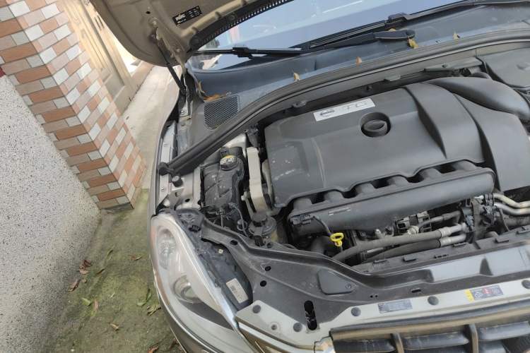 Used Volvo XC60 2013 T6 AWD Comfort Edition Engine Bay Right