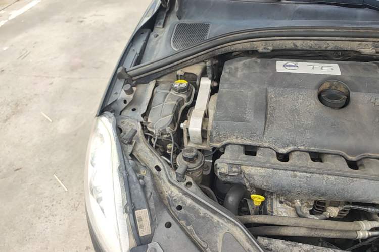 Used Volvo XC60 2013 T6 AWD Comfort Edition Engine Bay Right