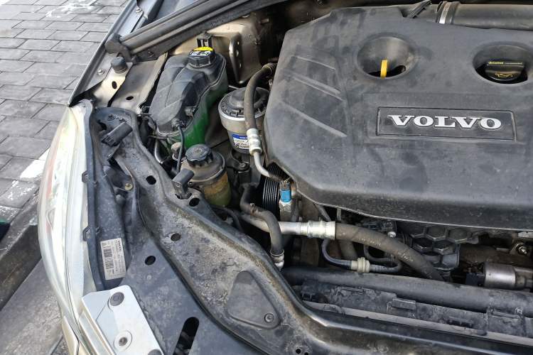 Used Volvo XC60 2013 T5 Comfort Edition Engine Bay Right