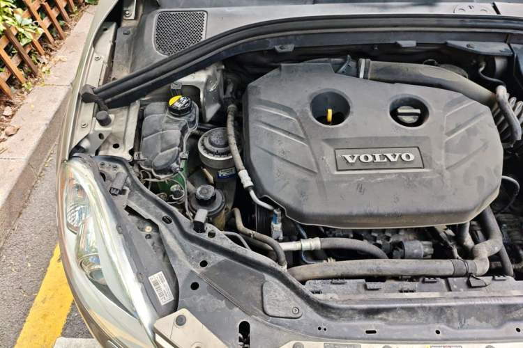 Used Volvo XC60 2013 T5 Comfort Edition Engine Bay Right