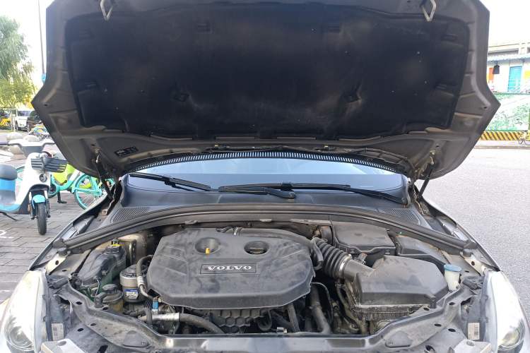 Used Volvo XC60 2013 T5 Comfort Edition Engine Bay