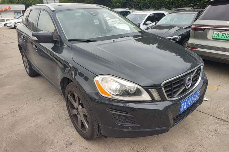 Used Volvo XC60 2013 T6 AWD Comfort Edition Front Right 45 Deg